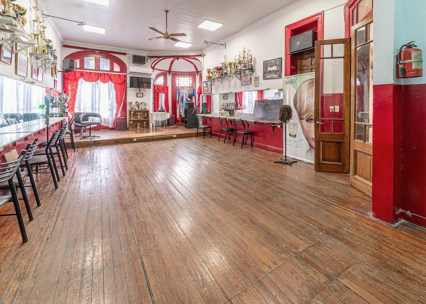 Foto de VENTA LOCAL COMERCIAL / PH EN FLORESTA APTO VIVIENDA Y/O COMERCIAL, imagen 1