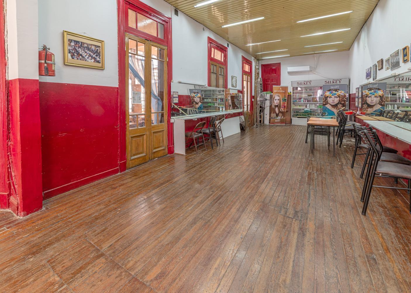 Foto de VENTA LOCAL COMERCIAL / PH EN FLORESTA APTO VIVIENDA Y/O COMERCIAL, imagen 2