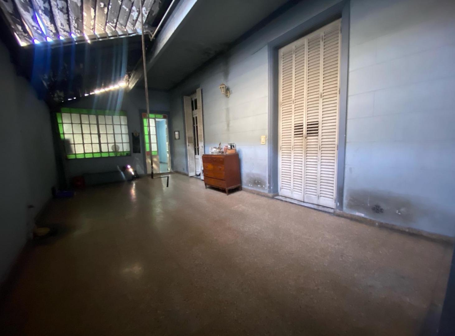 Foto de VENTA CASA 5 AMBIENTES EN POMPEYA JARDIN Y COCHERA, imagen 3
