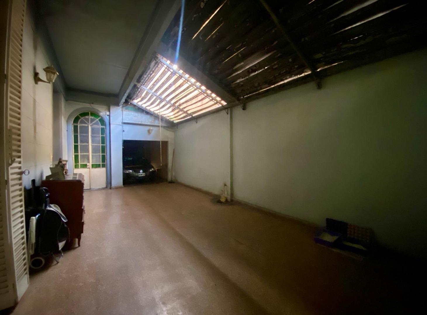 Foto de VENTA CASA 5 AMBIENTES EN POMPEYA JARDIN Y COCHERA, imagen 1