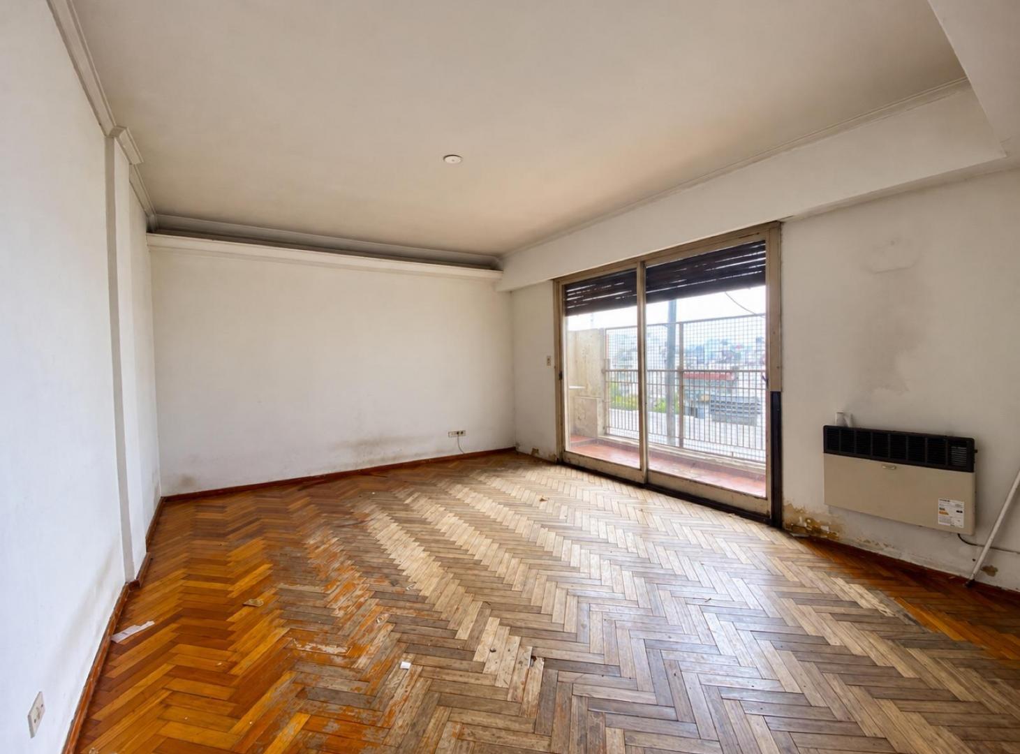 Foto de VENTA DEPARTAMENTO TRES AMBIENTES CON BAULERA CABALLITO, imagen 2