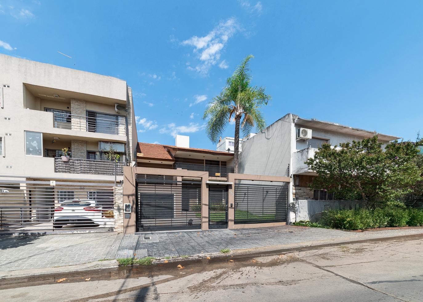Foto de VENTA CASA LOTE PROPIO CON PILETA EN RAMOS MEJIA, imagen 1