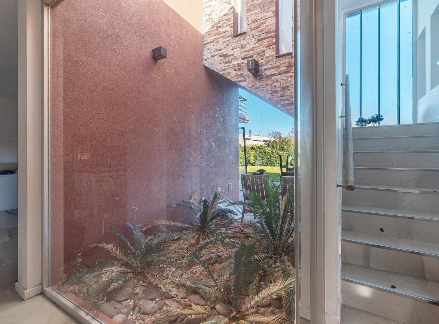 Foto de VENTA CASA 4 AMBIENTES EN HARAS SANTA MARIA LAS LOMAS, imagen 1