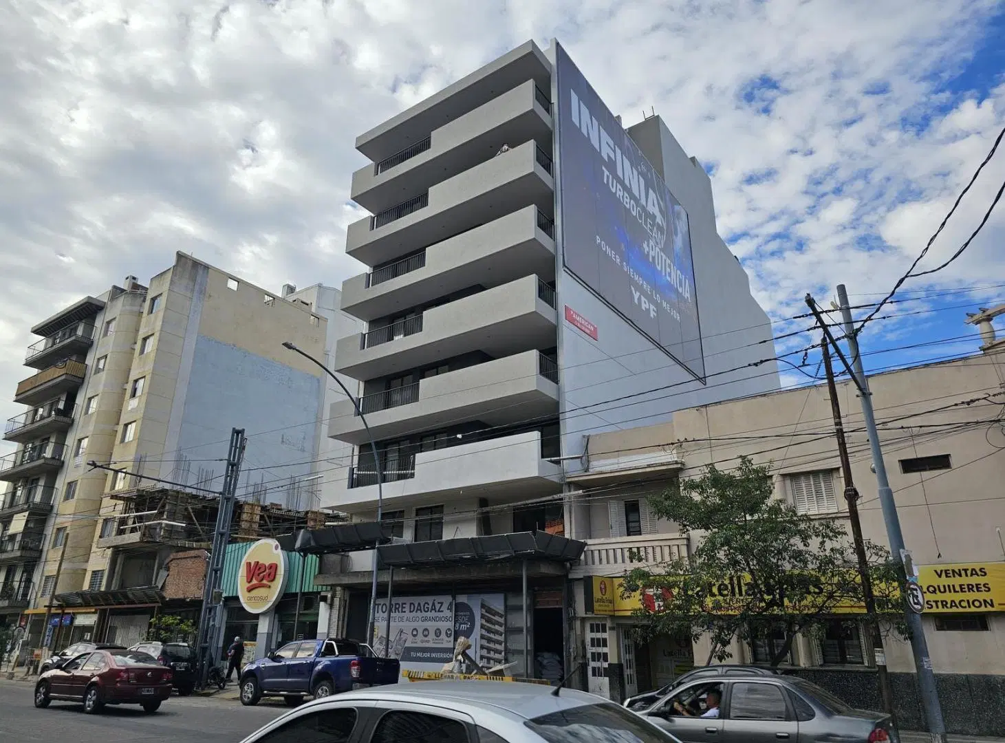 Local sobre 24 de Septiembre. B° General Paz. 30M2. 4