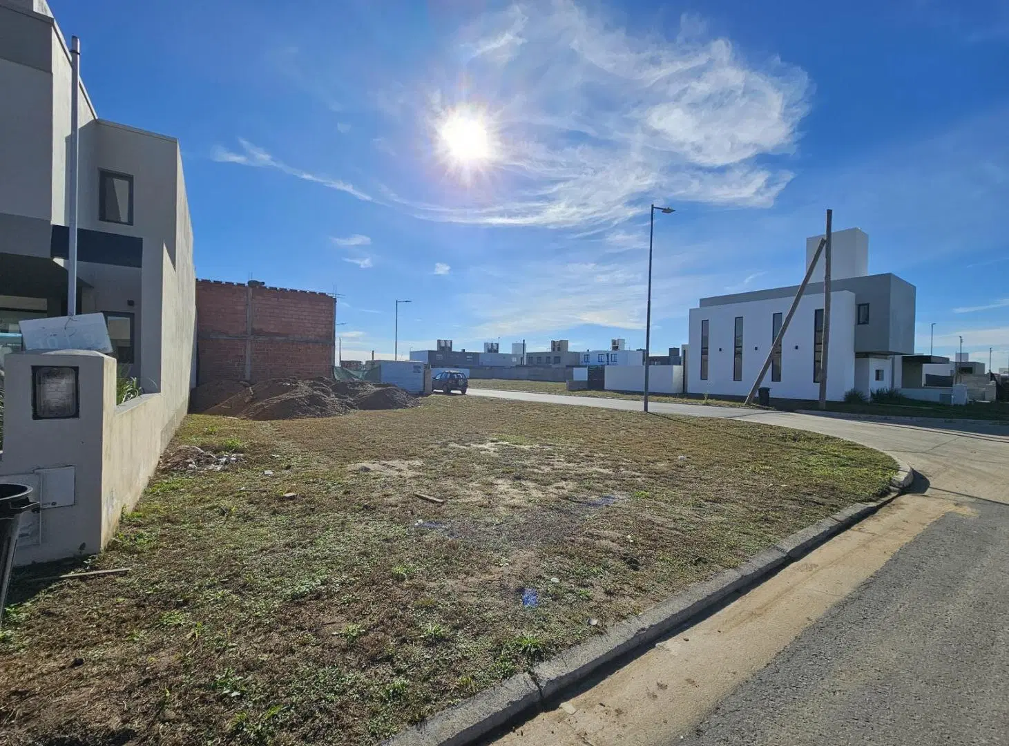 Terreno Quebradas de Manantiales. 250m2 Fondo Norte Apto Duplex. 5