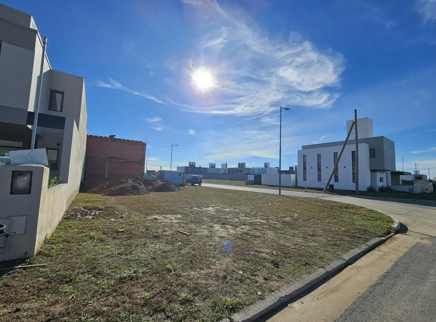 Terreno Quebradas de Manantiales. 250m2 Fondo Norte Apto Duplex. 4