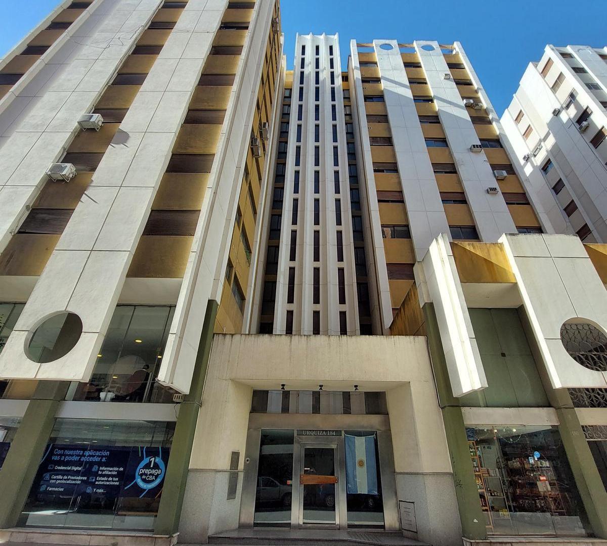 Foto de Departamento 2 Dormitorios con Balcon mas Dependencia en Av Colon, imagen 3