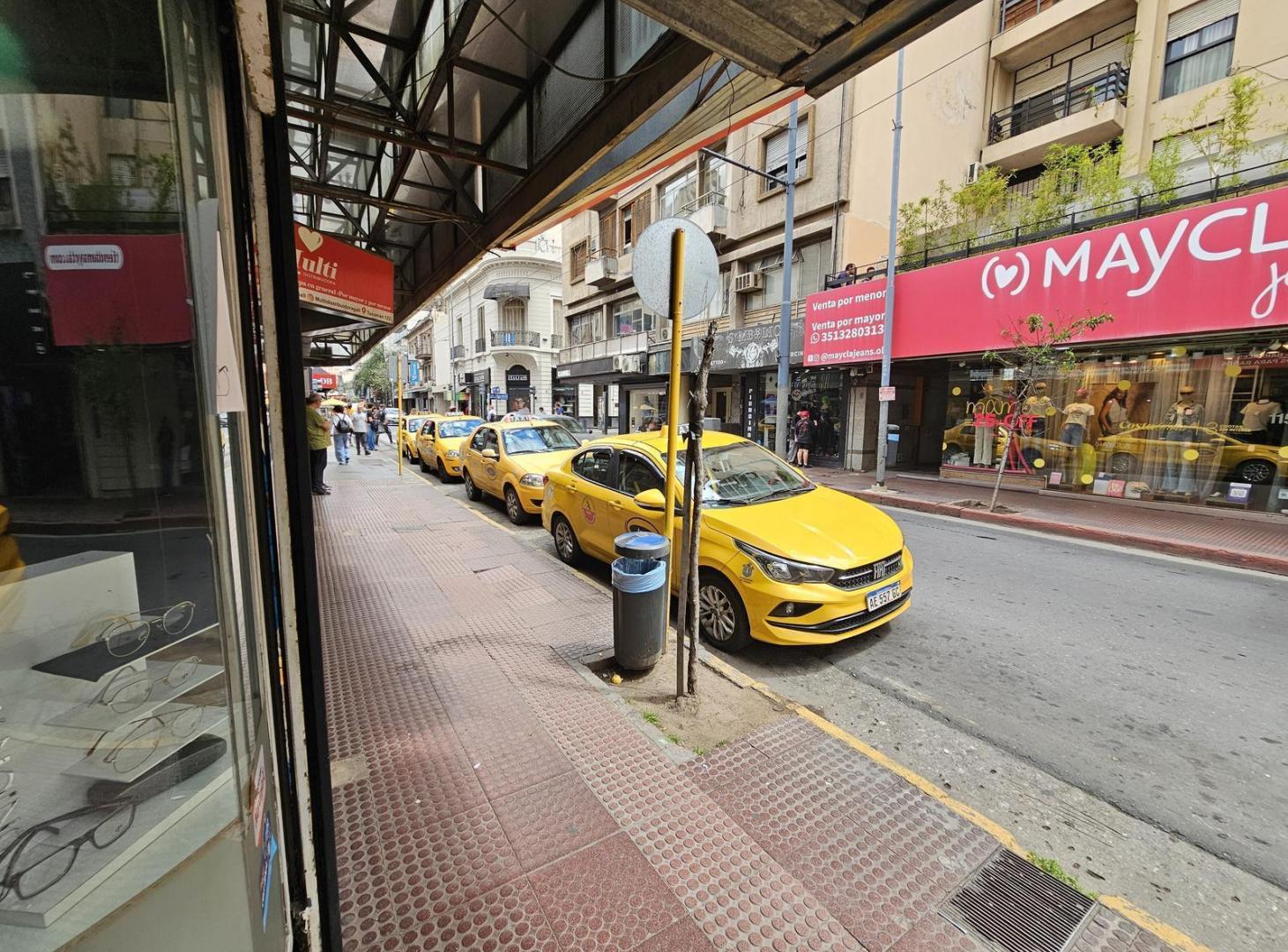 Foto de Local en Centro Cordoba| PEATONAL | 3 PLANTAS | VIDRIERA A LA CALLE |, imagen 5