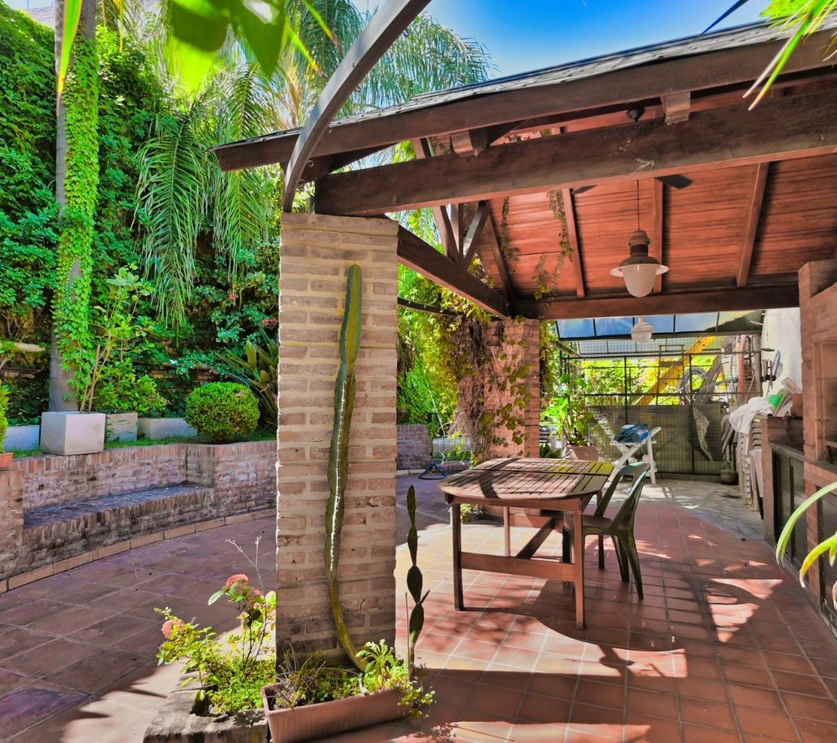 Casa en Venta de 4 Dorm. 1
