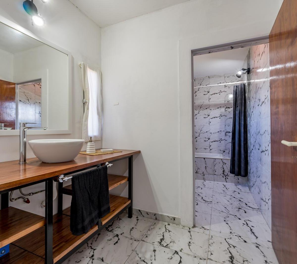 Casa en Venta 3 Dorm. con Jardin y Cochera 1