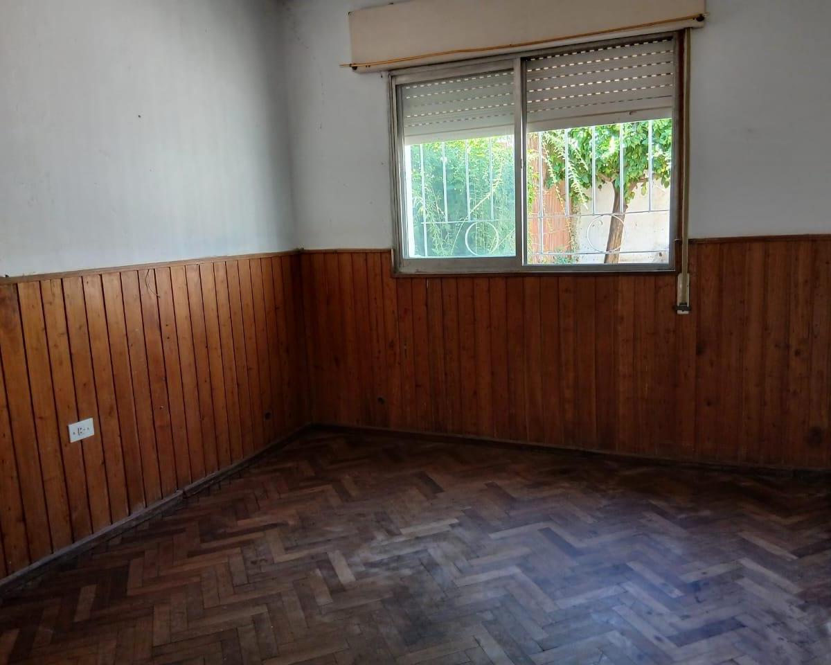 Casa en Venta de 3 Dorm. con 2 Baños 4