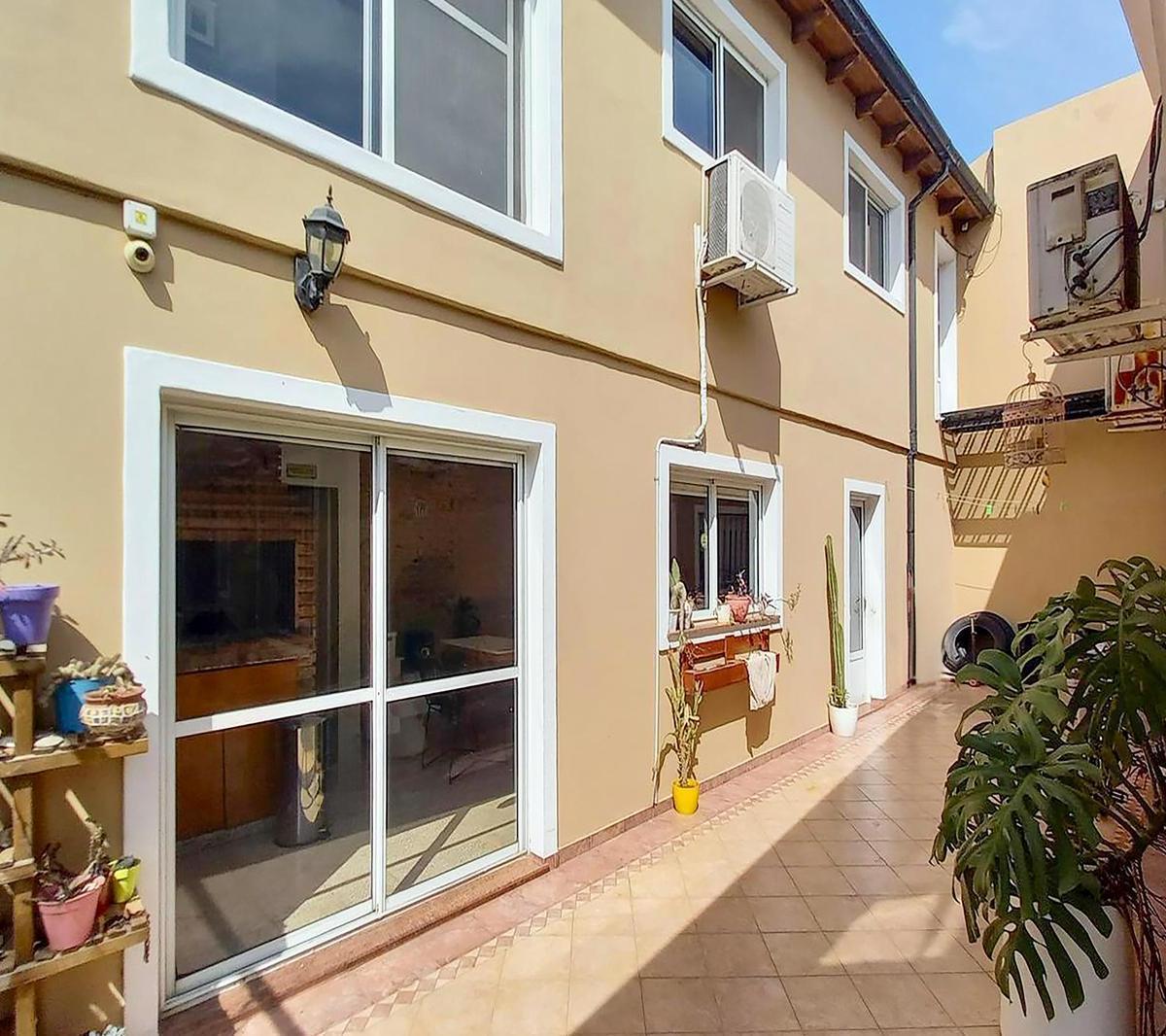 Casa en Venta 3 Dorm. con Cochera y Jardin 3
