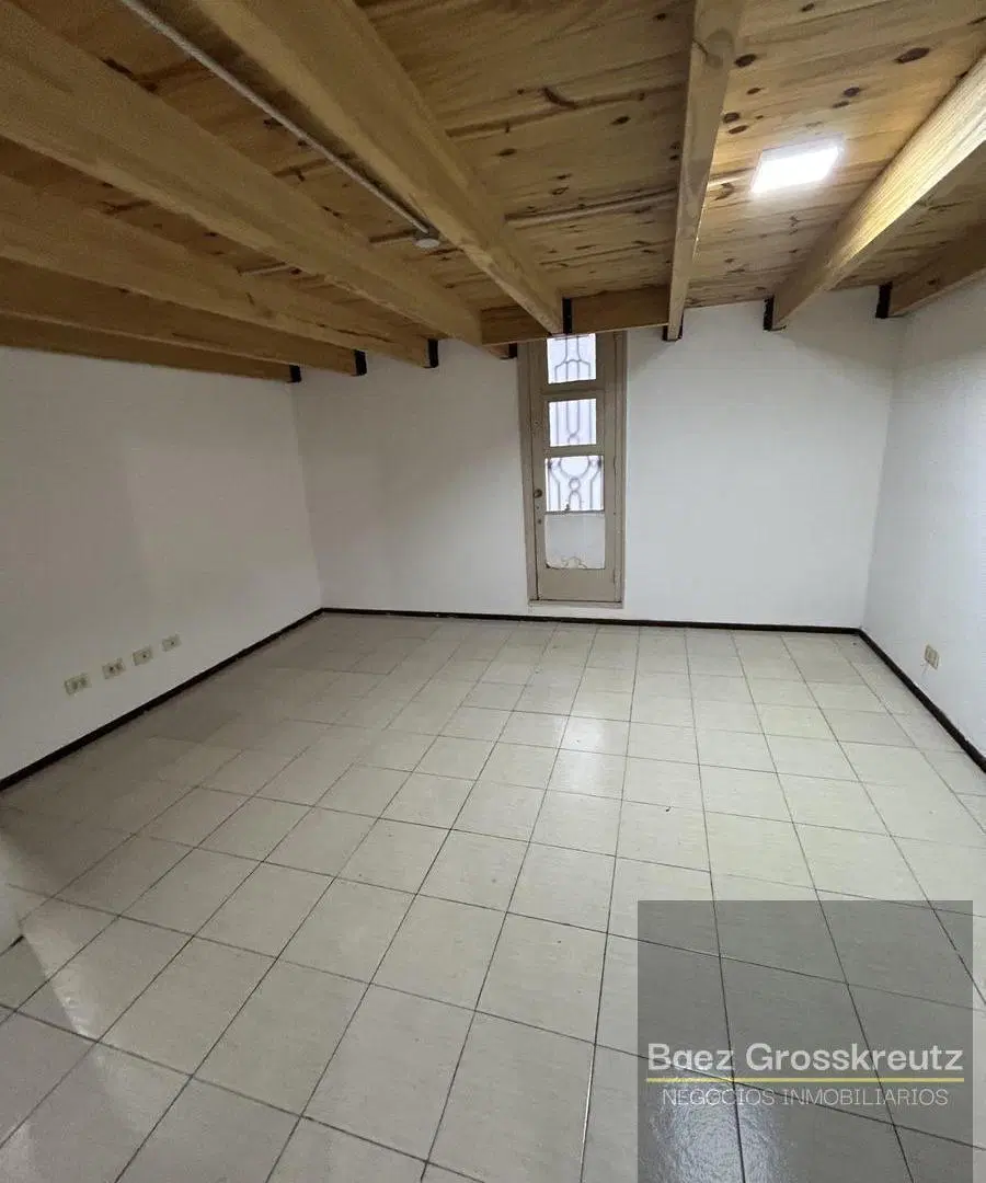 Departamento en Alquiler 4 ambientes en Lourdes de Pasillo 5
