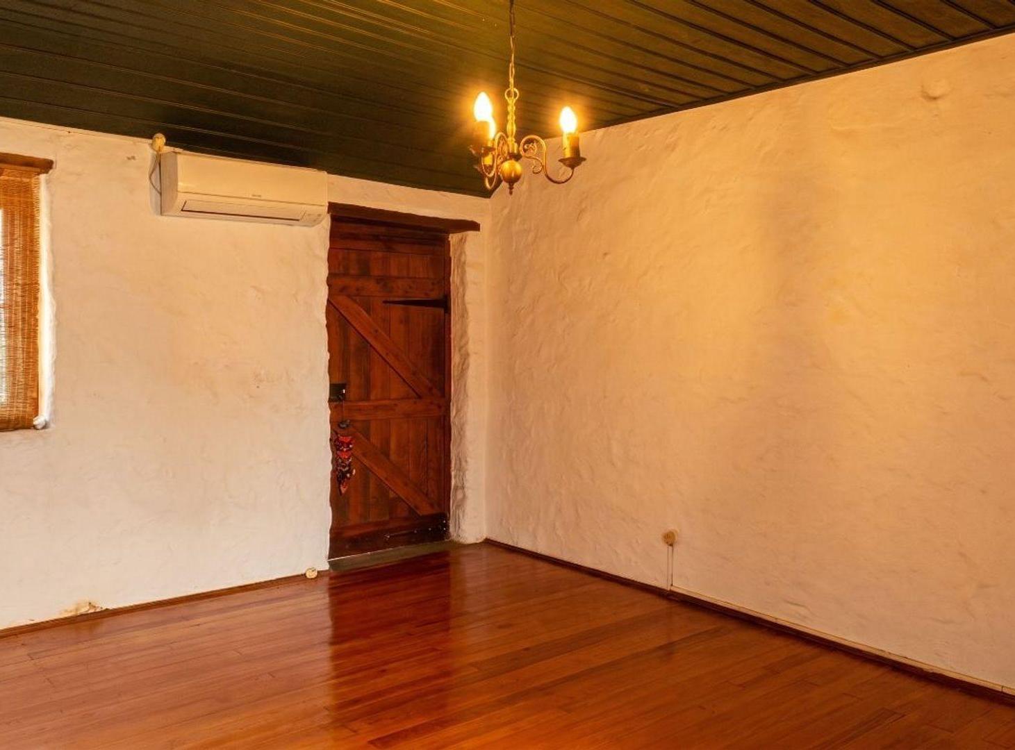 Foto de Casa Patrimonial en Venta en Conchillas + Oficina, imagen 2