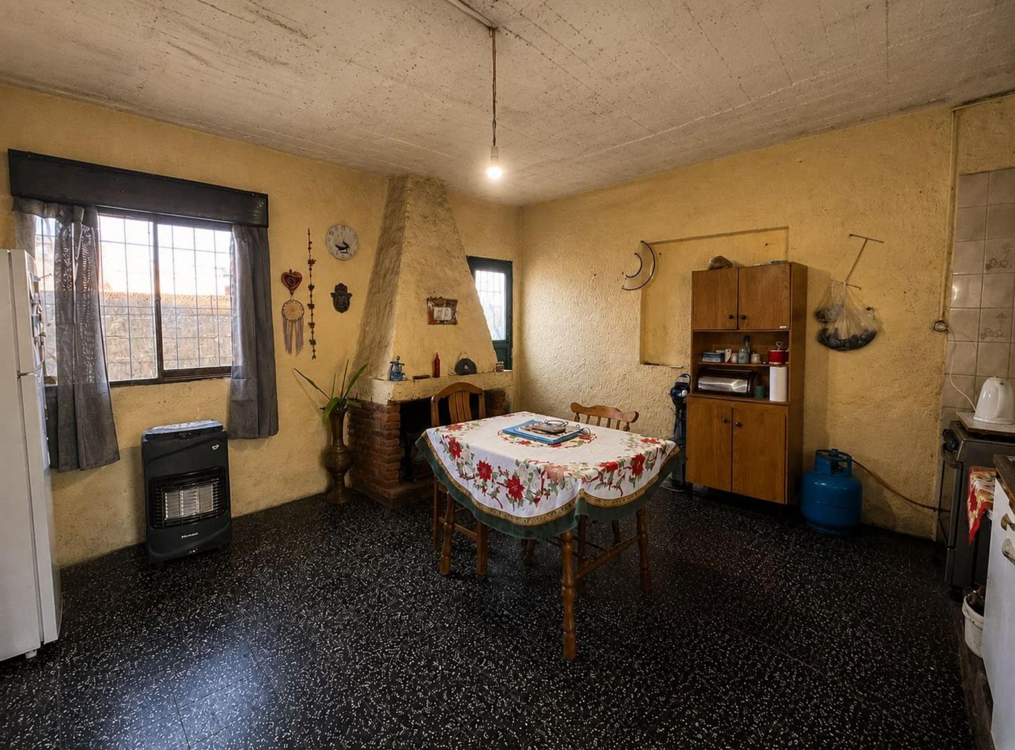 Foto de CASA EN VENTA CON AMPLIO TERRENO Y GALPON, imagen 1