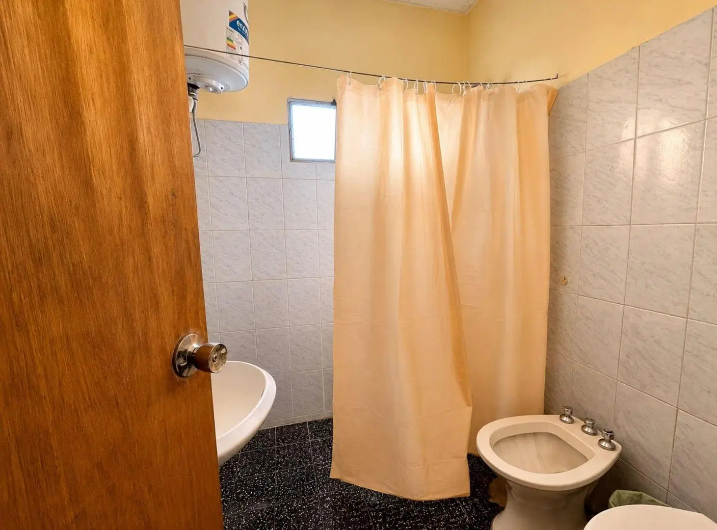 CASA EN VENTA CON AMPLIO TERRENO Y GALPON 3
