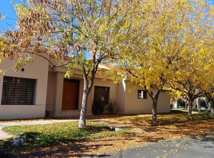 Excelente casa, muy bien ubicada 4