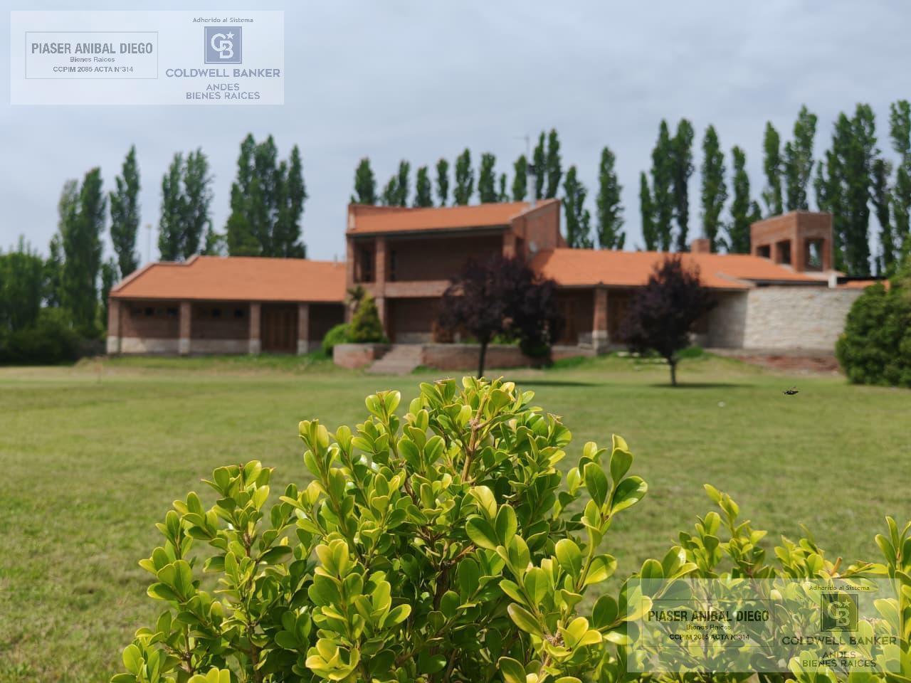 Chalet Premium en San Rafael: 4 Dormitorios · 7.000 m² de Parque Privado · 600 m²