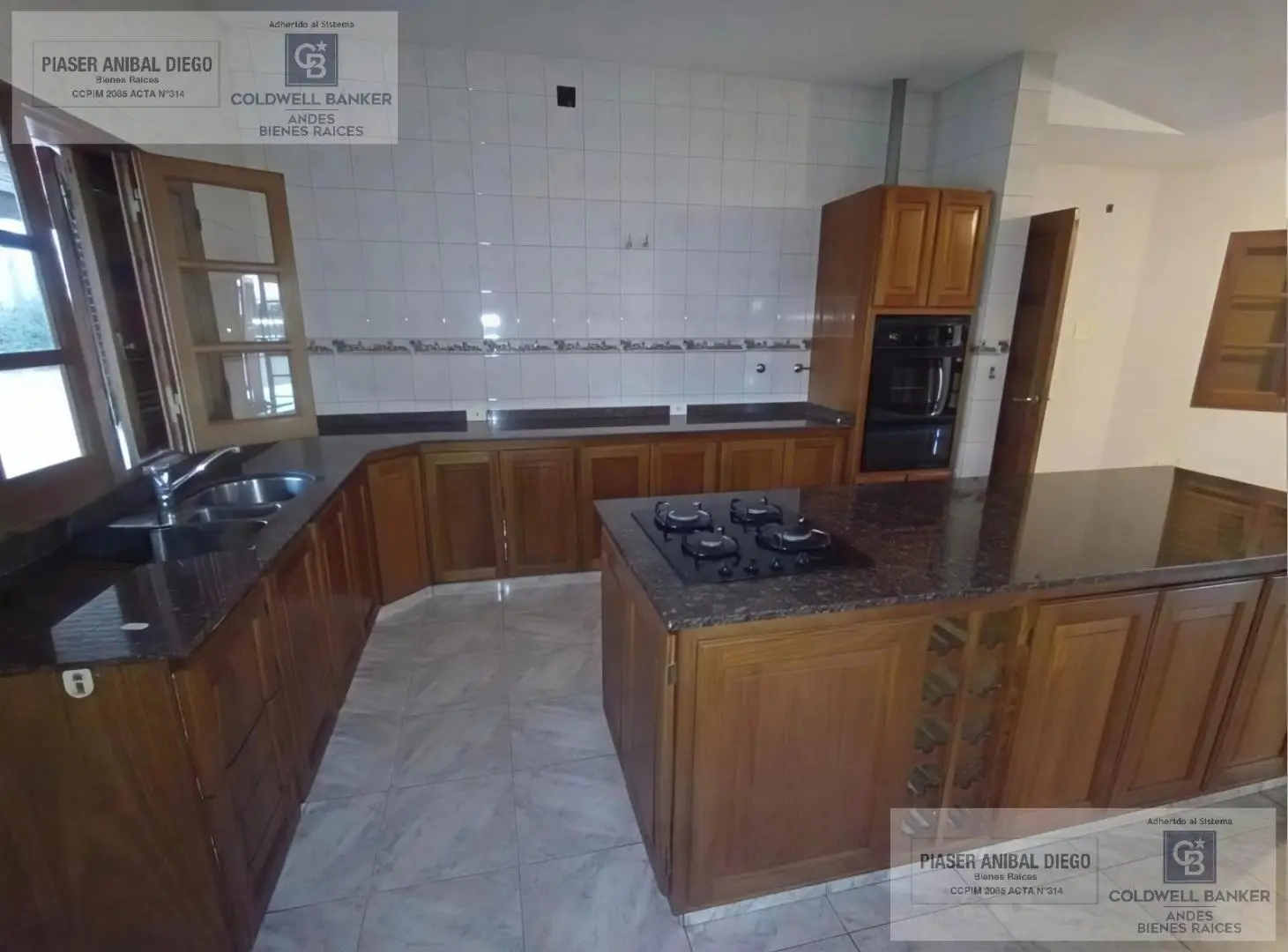Chalet Premium en San Rafael: 4 Dormitorios · 7.000 m² de Parque Privado · 600 m² 4