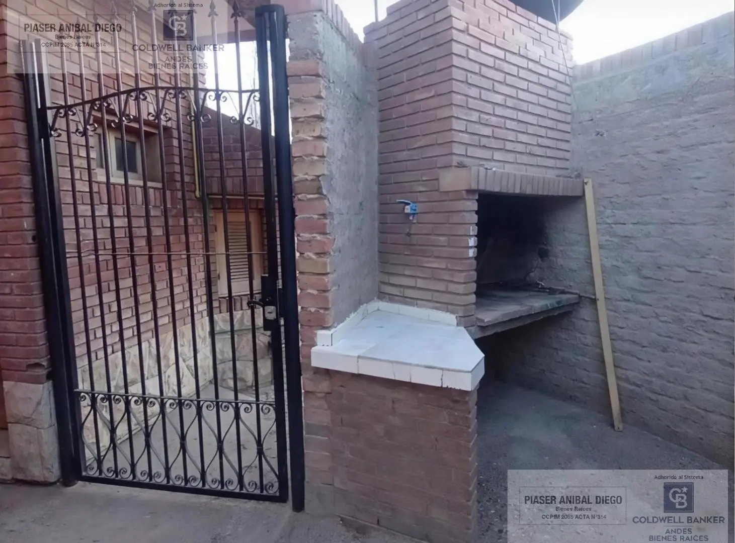 Chalet Premium en San Rafael: 4 Dormitorios · 7.000 m² de Parque Privado · 600 m² 5
