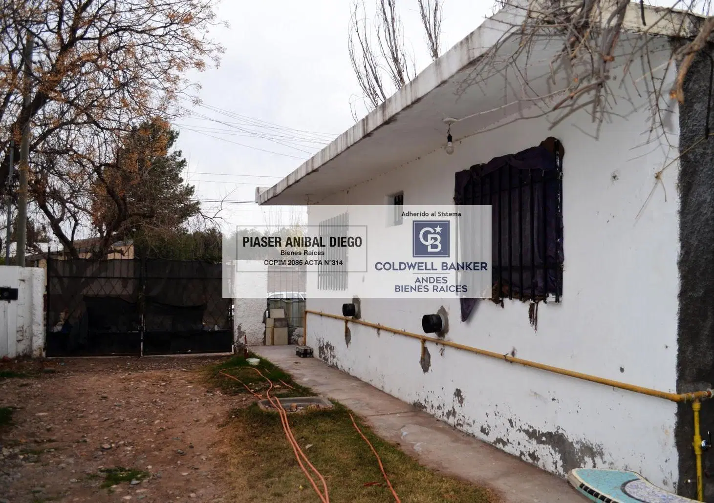 Casa con Departamento, Quincho y Pileta 3
