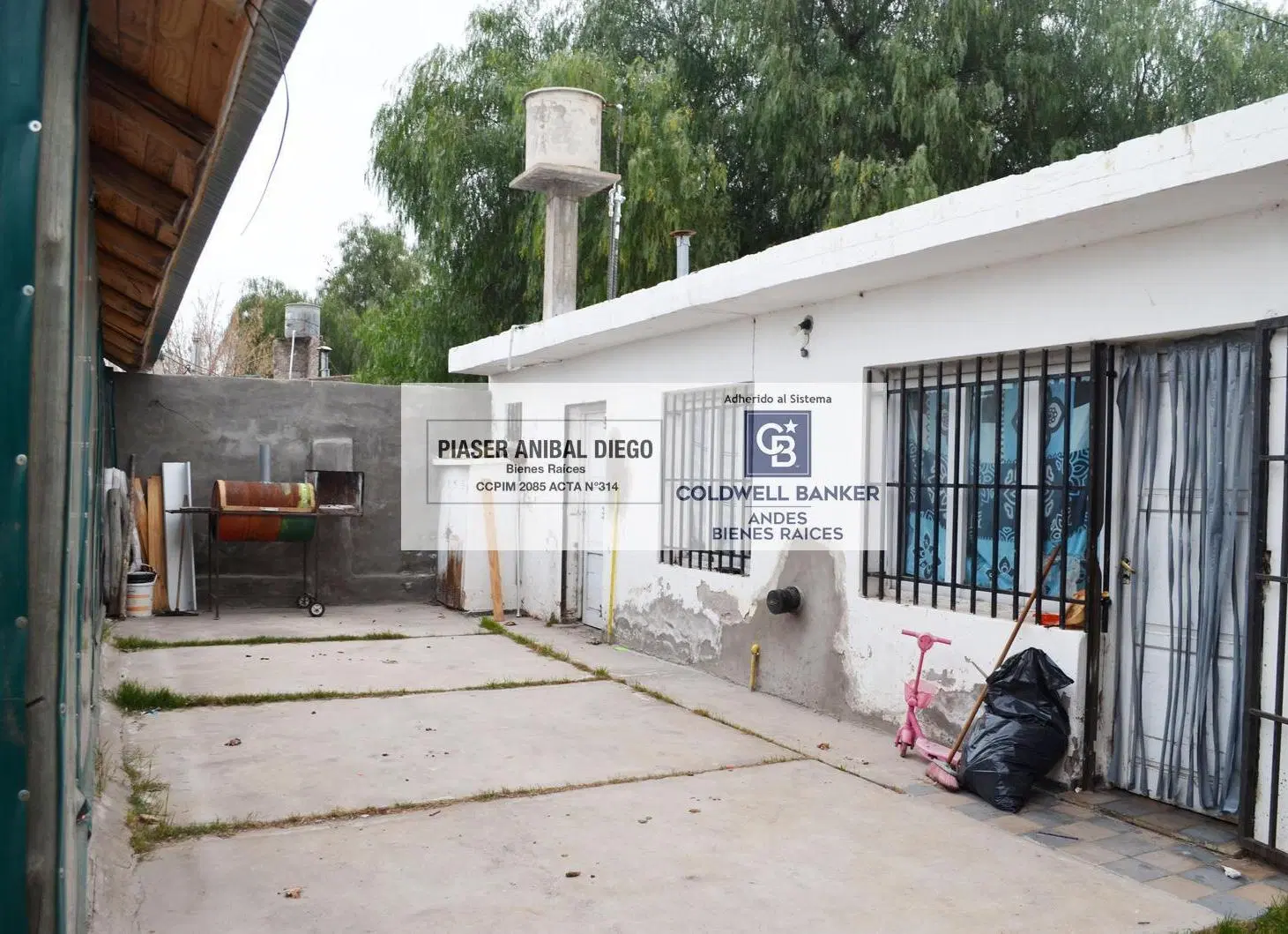 Casa con Departamento, Quincho y Pileta 2