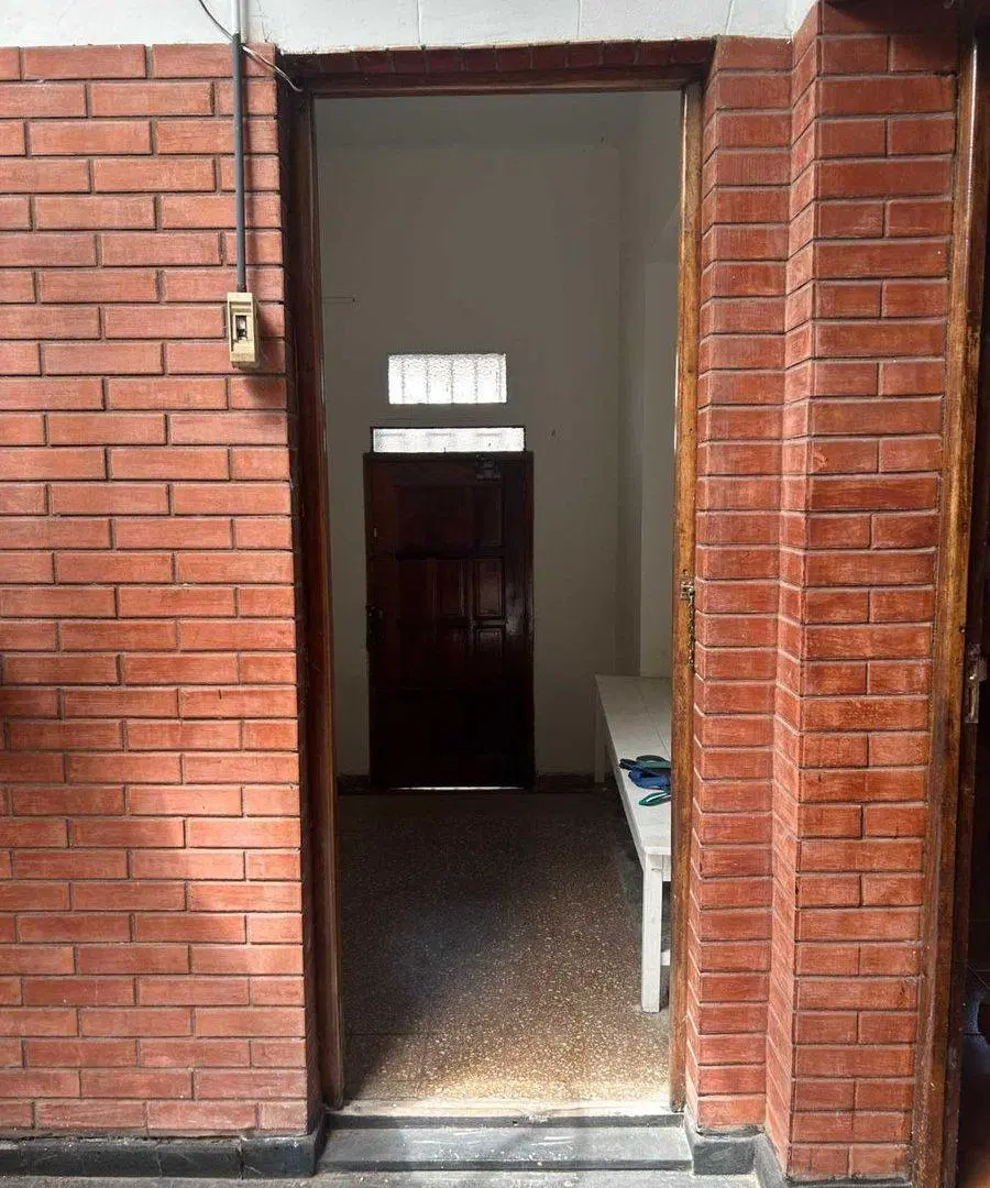 VENTA de CASA con DEPOSITO en Parque Chacabuco 2