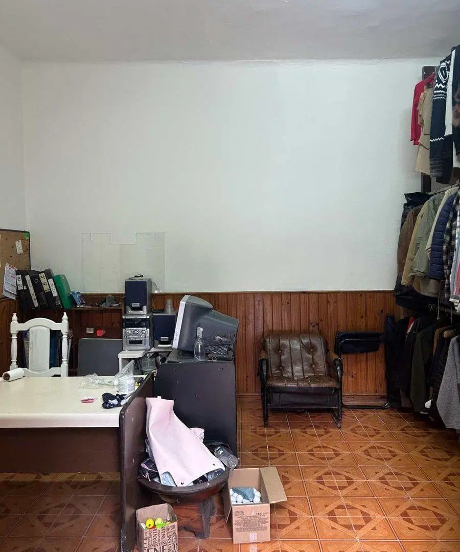 VENTA de CASA con DEPOSITO en Parque Chacabuco 3
