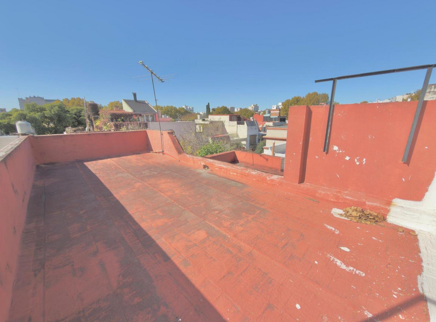 Foto de VENTA CASA 4 AMBIENTES C/ TERRAZA COCHERA Y LAVADE, imagen 4