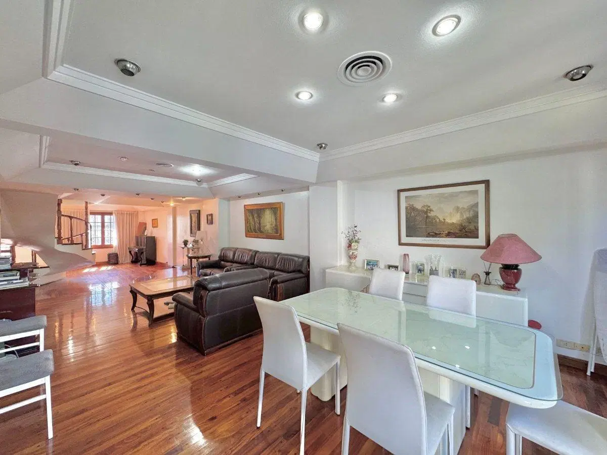 VENTA CASA 8 AMBIENTES FLORES 5