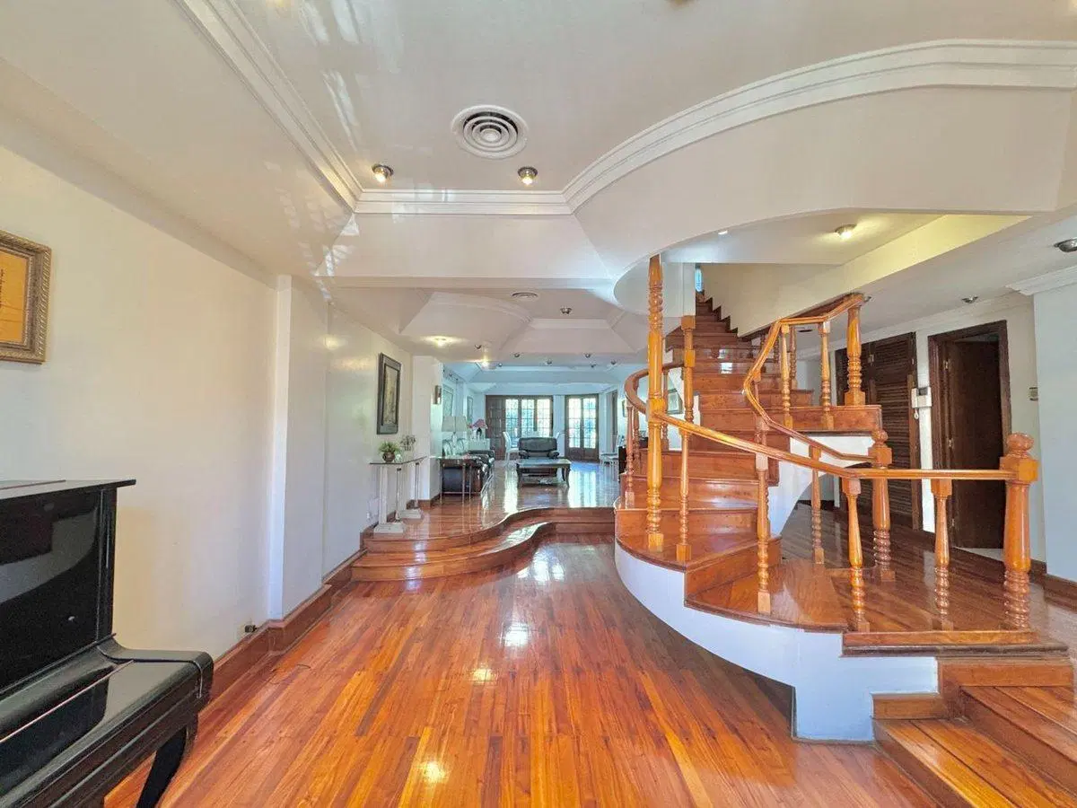 VENTA CASA 8 AMBIENTES FLORES 2