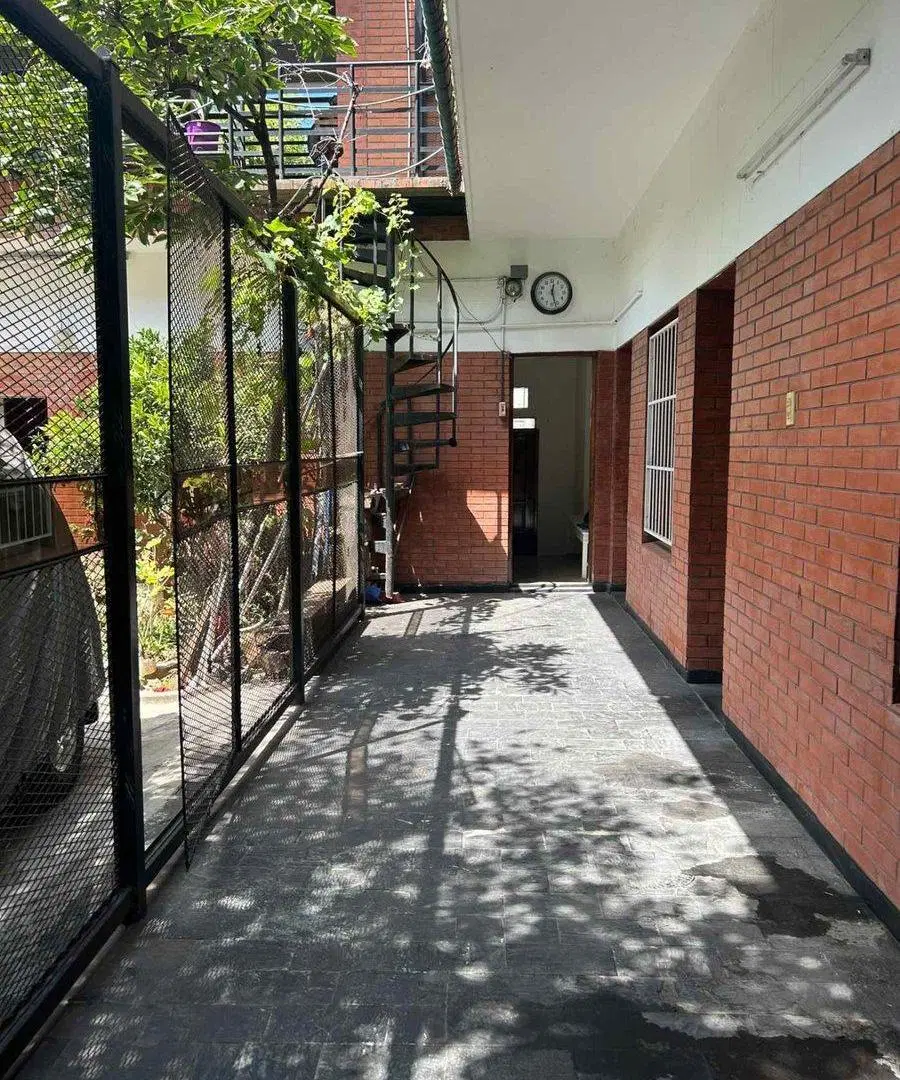 VENTA de CASA con DEPOSITO en Parque Chacabuco 4