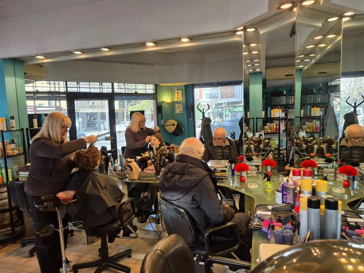 Venta local, alto flujo actualmente peluqueria 2