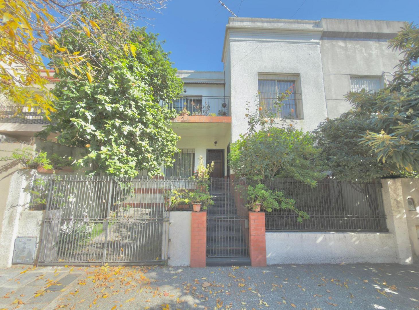 VENTA CASA 4 AMBIENTES C/ TERRAZA COCHERA Y LAVADE