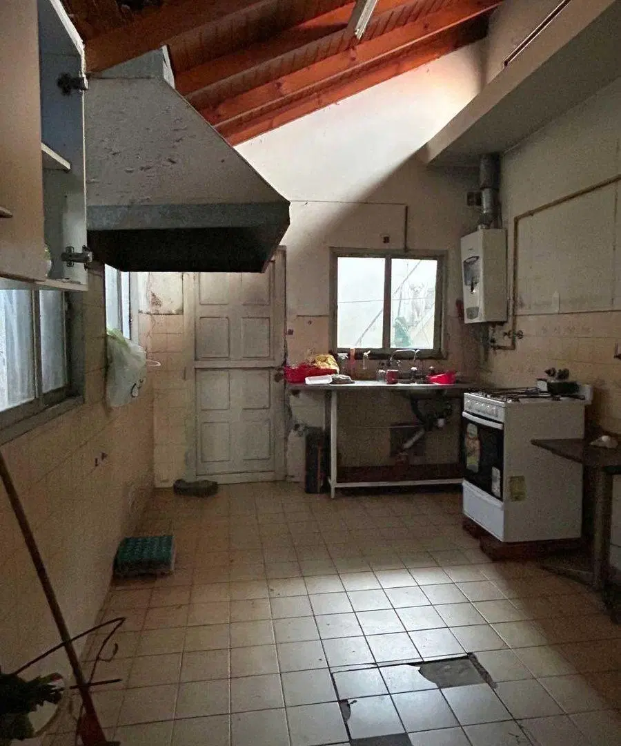 VENTA de CASA CON LOTE PROPIO en Parque Chacabuco 5