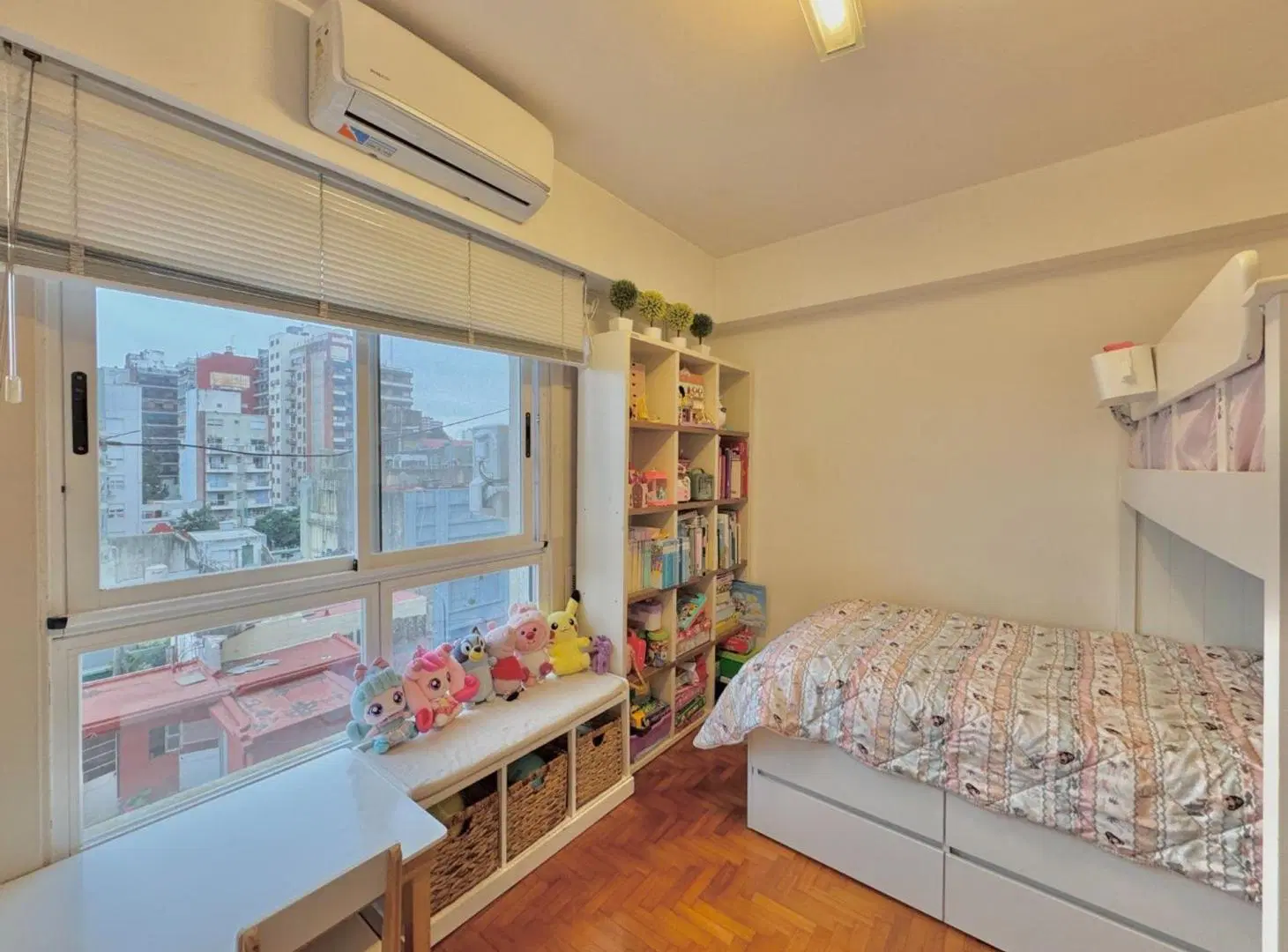 DEPTO 4 AMB EN VENTA COCHERA SEG 24HS CHACABUCO 5
