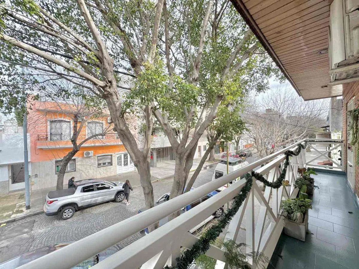 VENTA PH 3 AMBIENTES SIN EXPENSAS C/PATIO Y BALCON 5