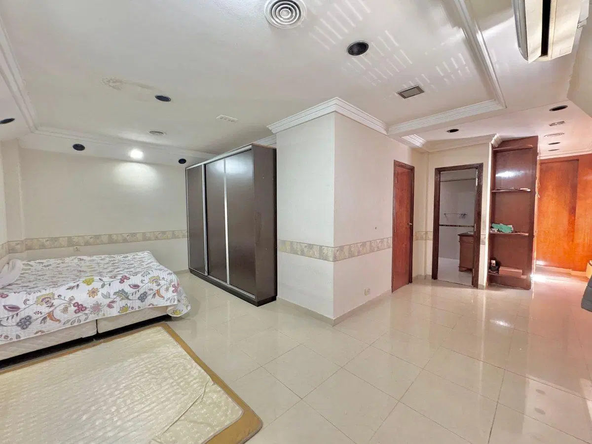 VENTA CASA 8 AMBIENTES FLORES 5