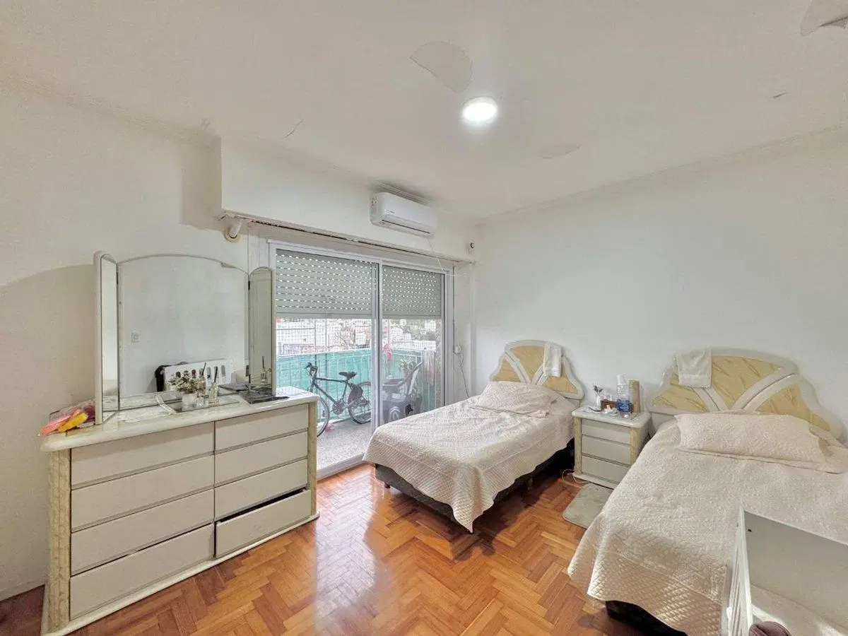 DEPTO 4 AMB EN VENTA CON DEPEND ILUMINADO AL FRENT 2