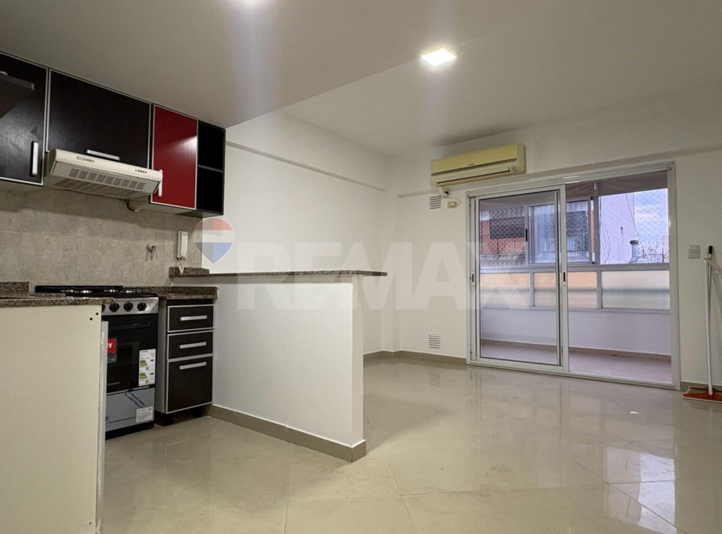 Foto de VENTA DEPARTAMENTO 2 AMBIENTES AL FRENTE C/ BALCON, imagen 1