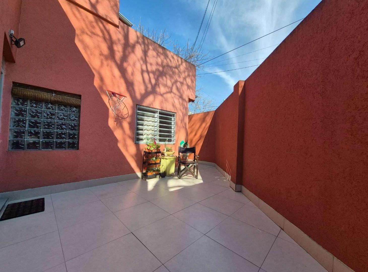Foto de Chalet en esquina-2 dorm-2 terrazas DEVOTO, imagen 3