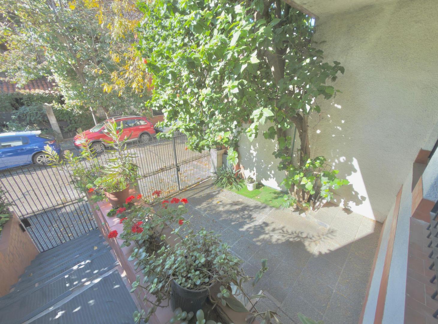 Foto de VENTA CASA 4 AMBIENTES C/ TERRAZA COCHERA Y LAVADE, imagen 2
