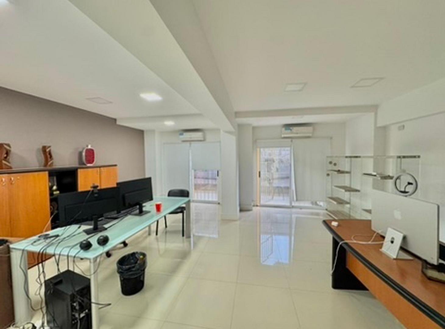 Foto de 2 UNIDADES DE OFICINA EN VENTA FLORES. OPORTUNIDAD, imagen 4