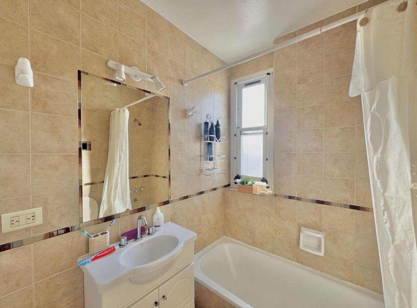 Foto de VENTA DEPARTAMENTO 4 AMBIENTES EN FLORES LUMINOSO, imagen 5
