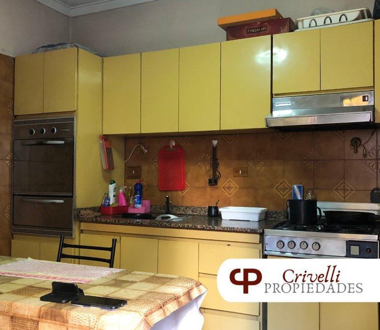 Foto de VENTA | Inmueble con dos departamentos + Local y Garage cubierto, imagen 2
