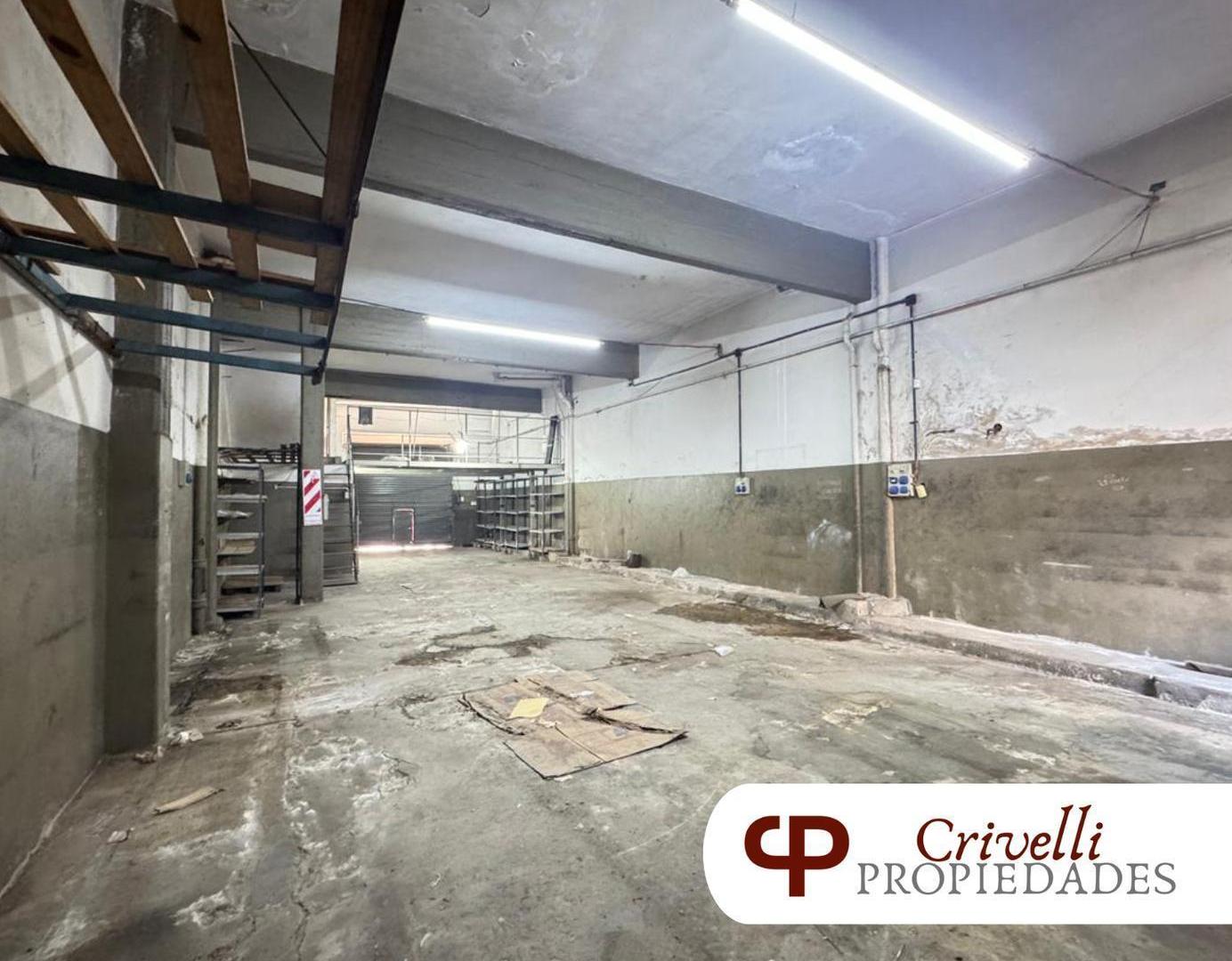 VENTA | Galpón 140 m2 cubiertos + fondo libre