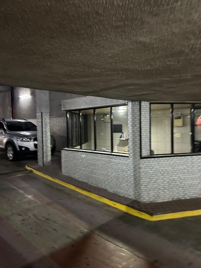 Foto de Muy buena COCHERA FIJA CUBIERTA ZONA MICROCENTRO, imagen 1