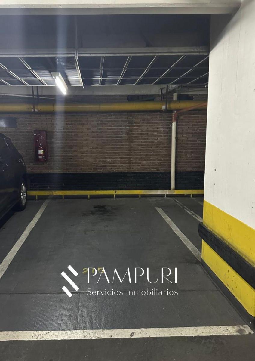VENTA EXCELENTE Cochera Fija en Galería Jardín