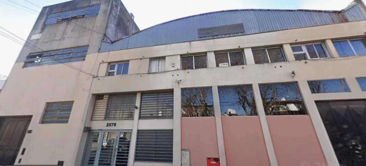 DEPOSITO CON OFICINAS EN VENTA EN DEVOTO 2