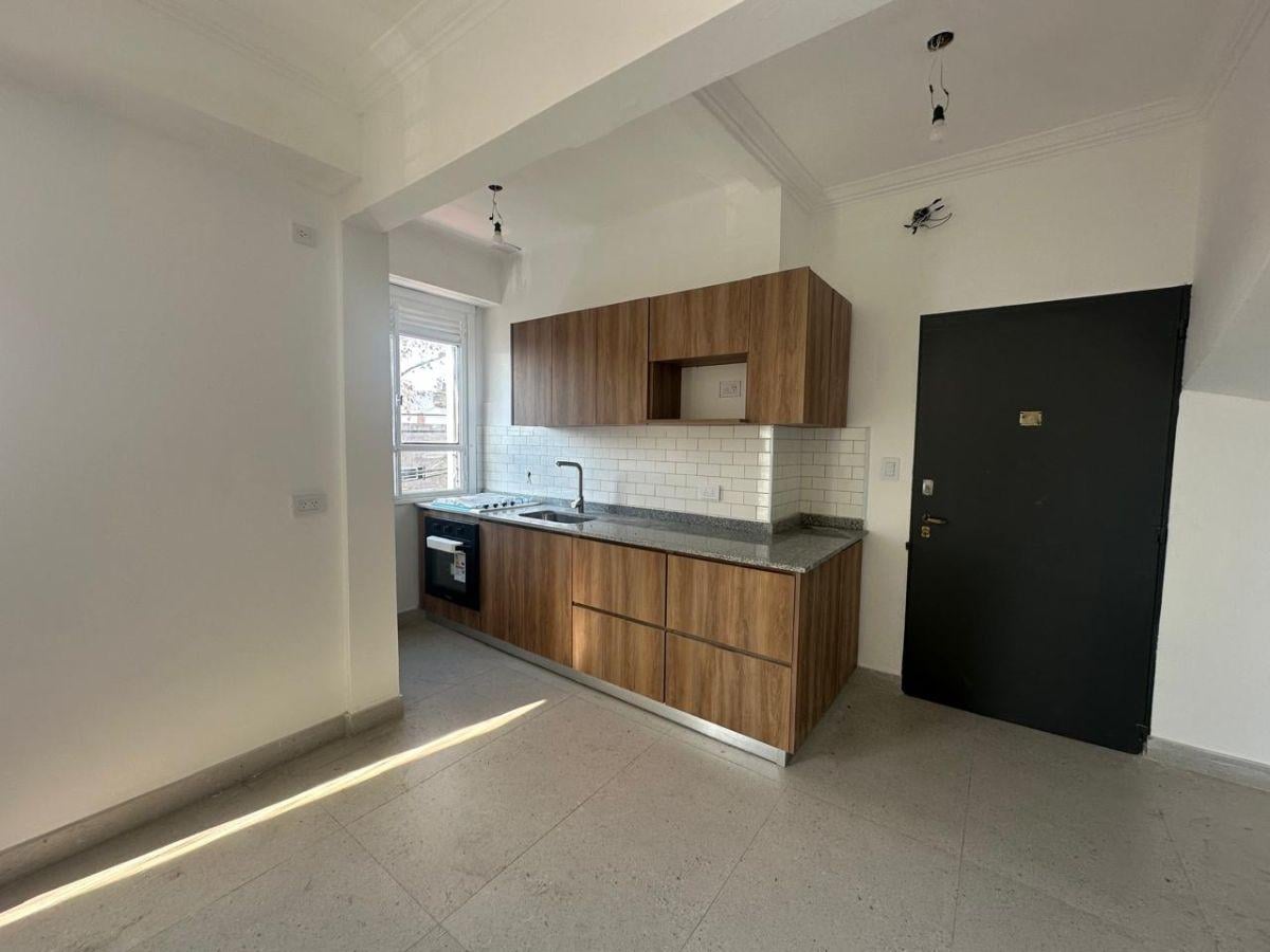 Foto de PH renovado 3 ambientes y medio con terraza en venta en Villa Santa Rita, imagen 2